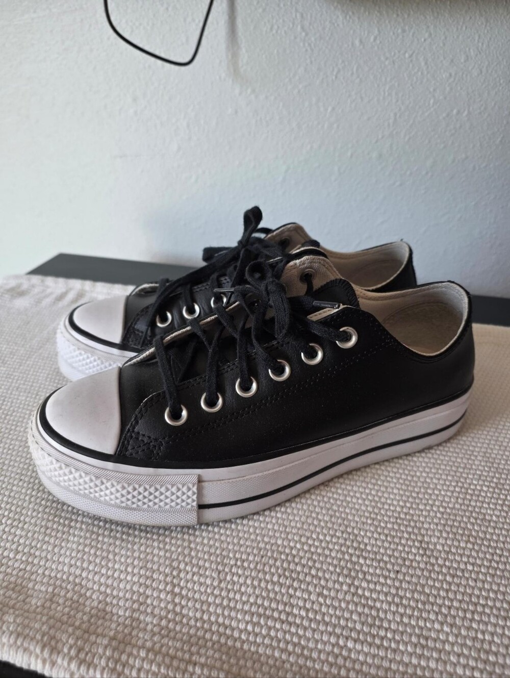 Chuck Taylor Converse All Star Lift Low Top Leather Sneakers